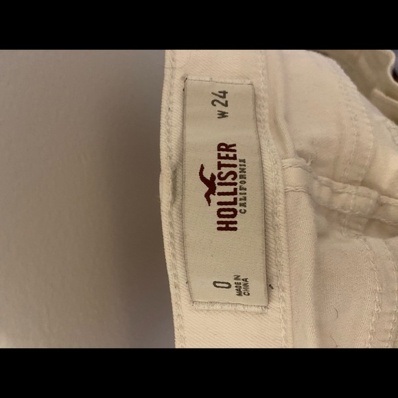 White jean booty shorts. Woman’s size 24 - Picture 3 of 3